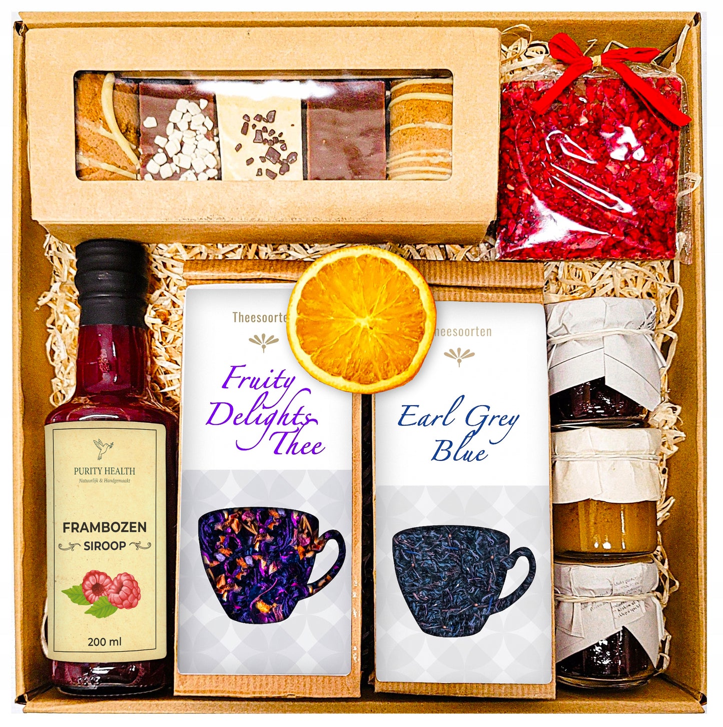 Geschenkmand met honing, thee, siroop, chocolade en peperkoek